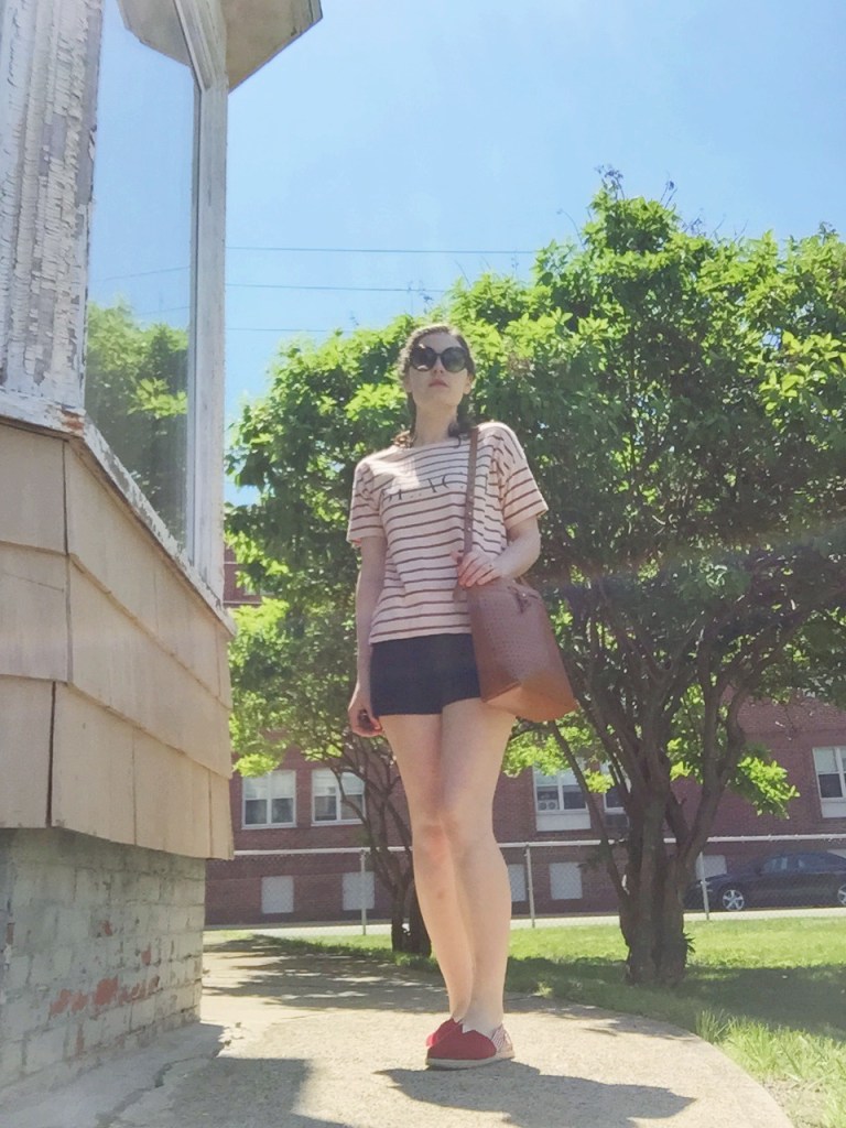 top/Madewell, shorts/Loft, shoes/Toms, bag/Kelsi Dagger BK, sunnies/vintage